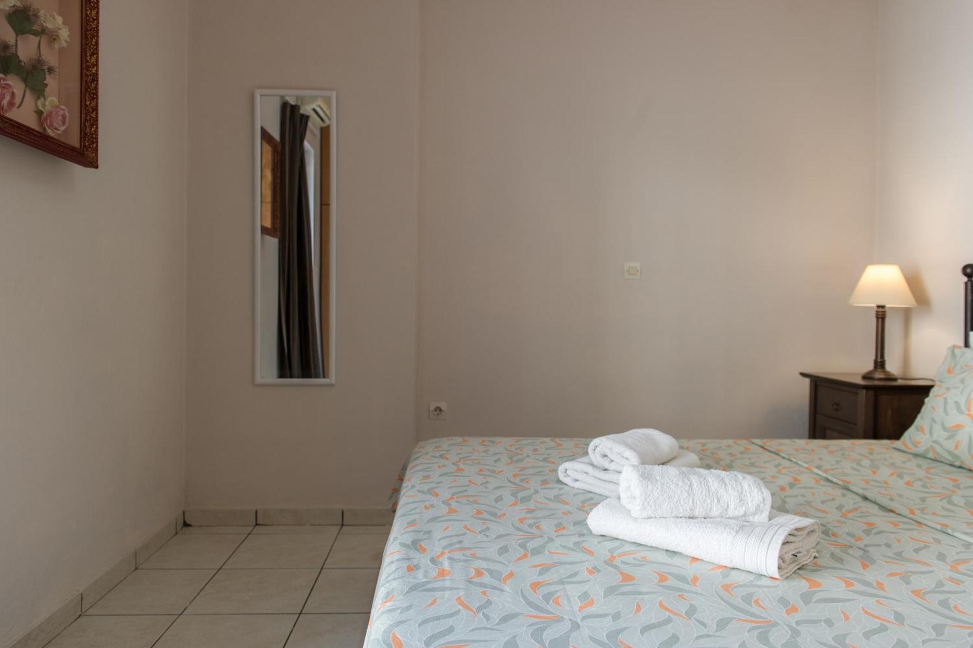 Kamari Blue Apartments 卡拉马塔 外观 照片